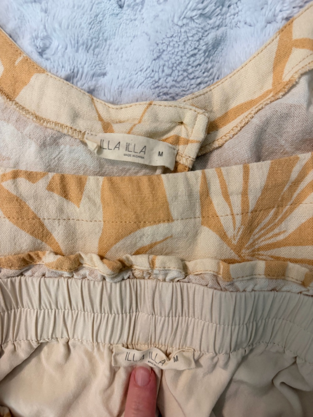 Illa illa 2 piece crop top shorts set beige linen - Picture 6 of 7